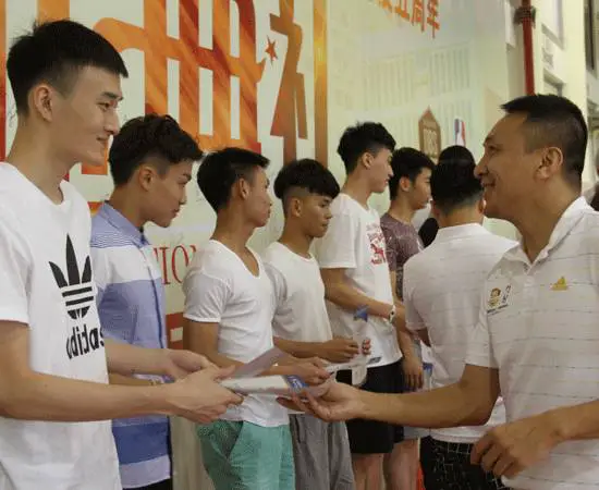 制定篮球交流计划以促进个人技能发展的方法_1